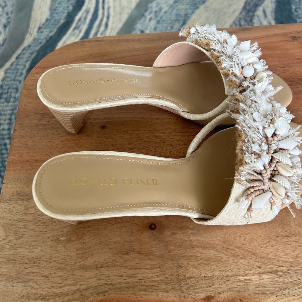 Donald Pliner Crocco sandal - Picture 2 of 3